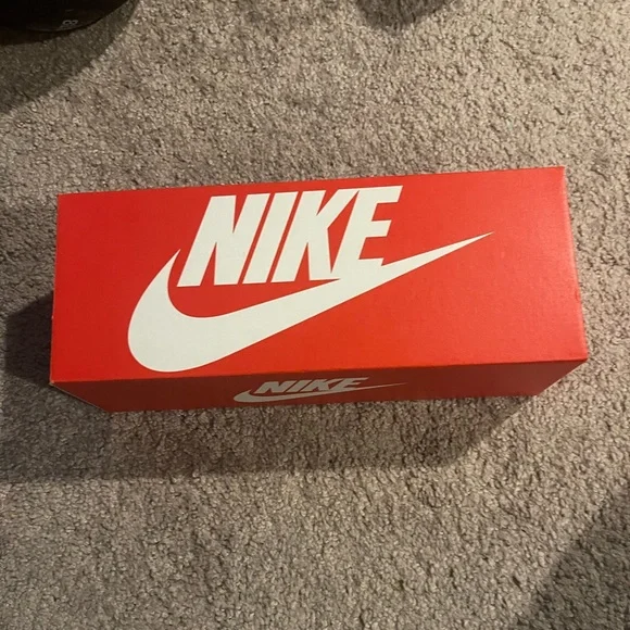 Nike Black Textured Flip Flops with white swoosh size 7 new with tag. - Picture 4 of 4